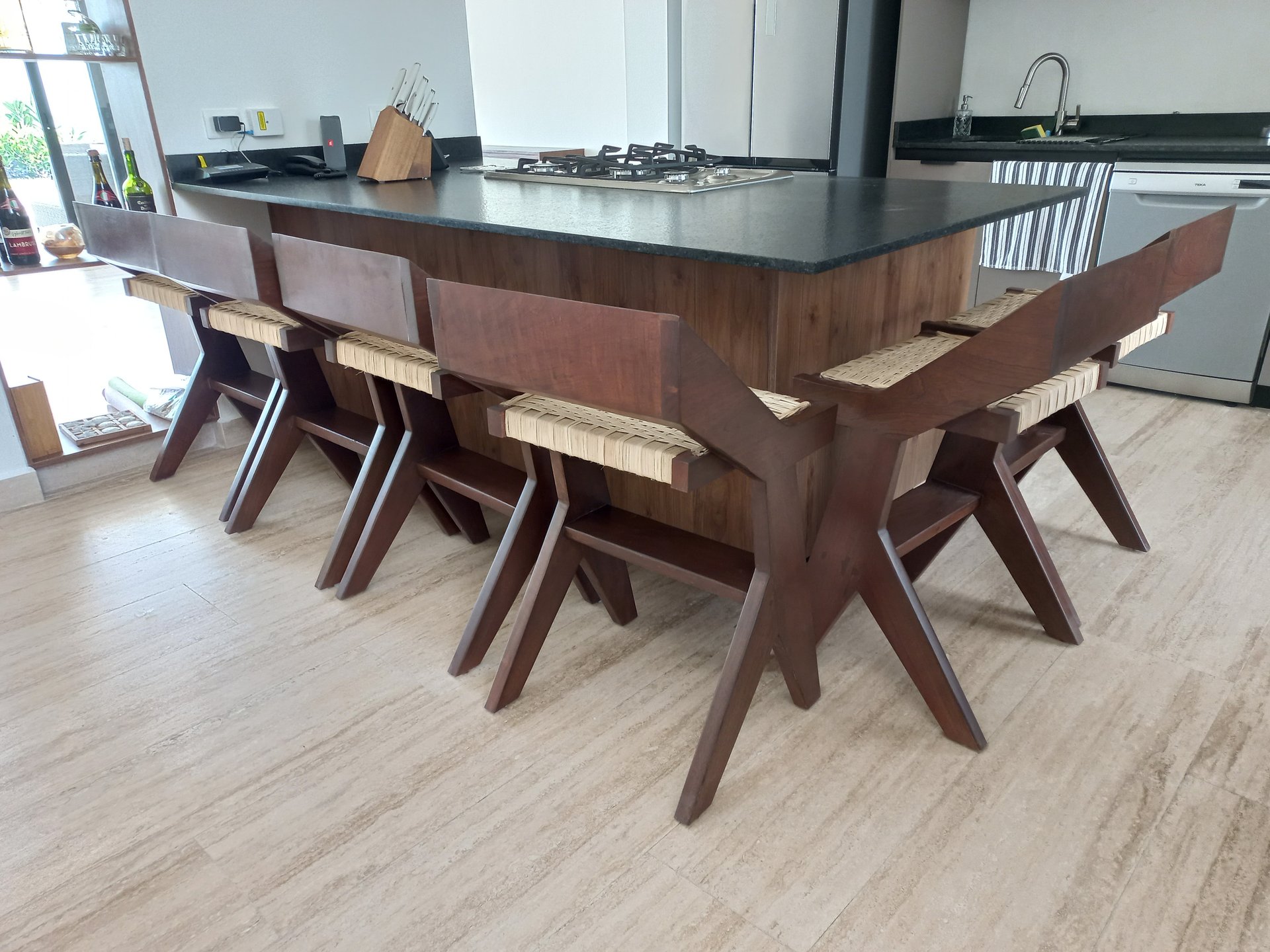 gray computer monitor