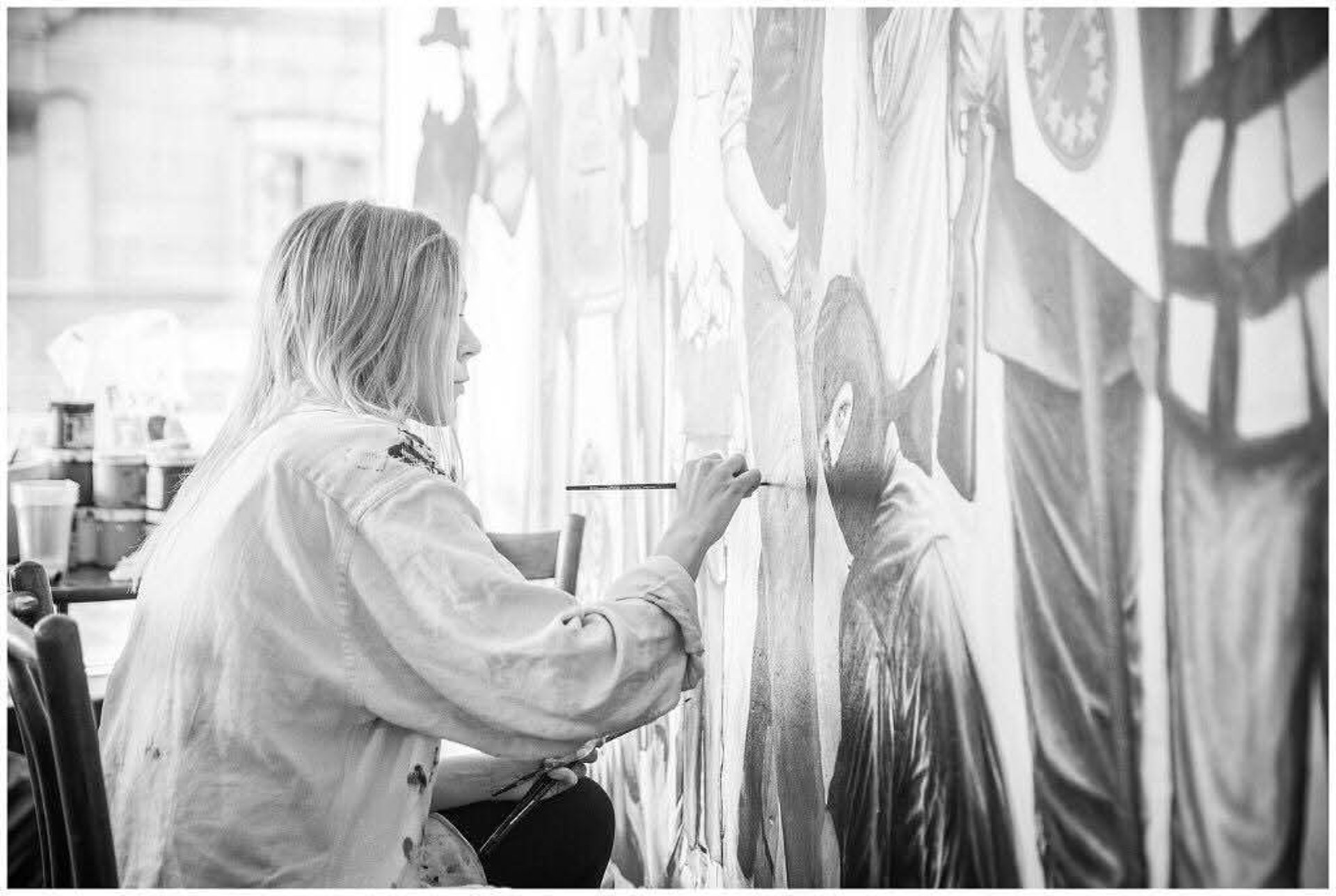 gray computer monitor