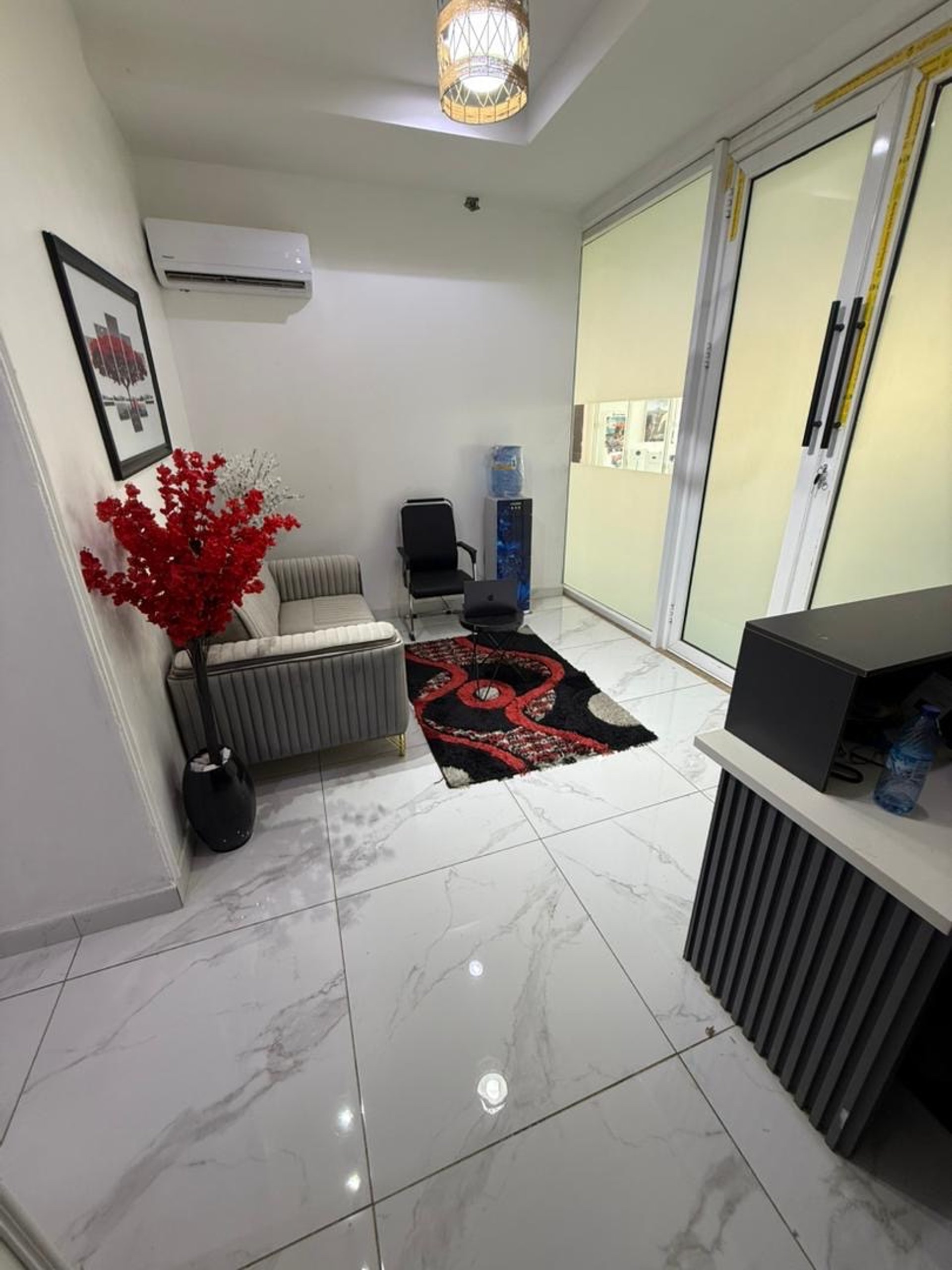 black and white bed linen