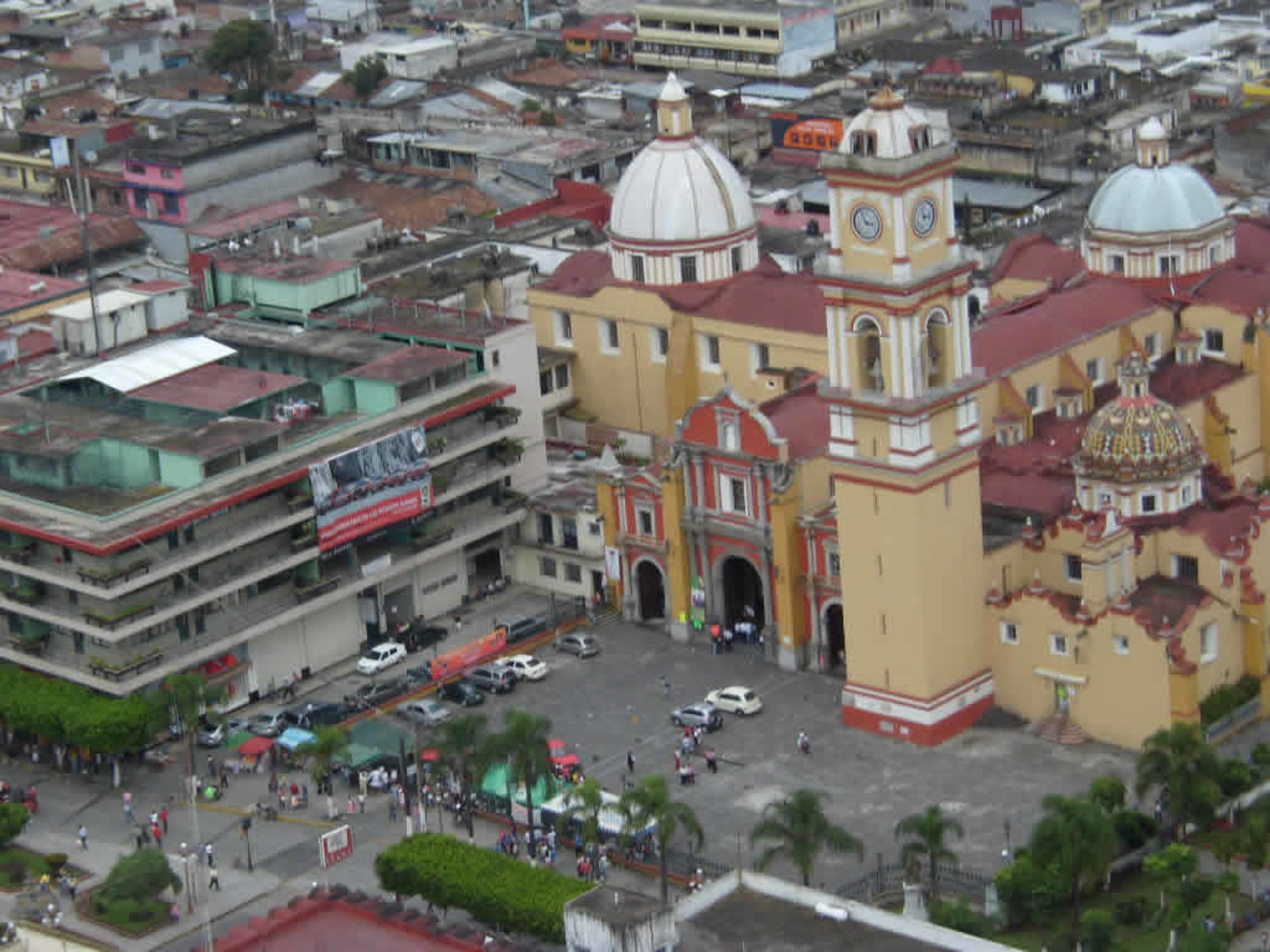 gray computer monitor