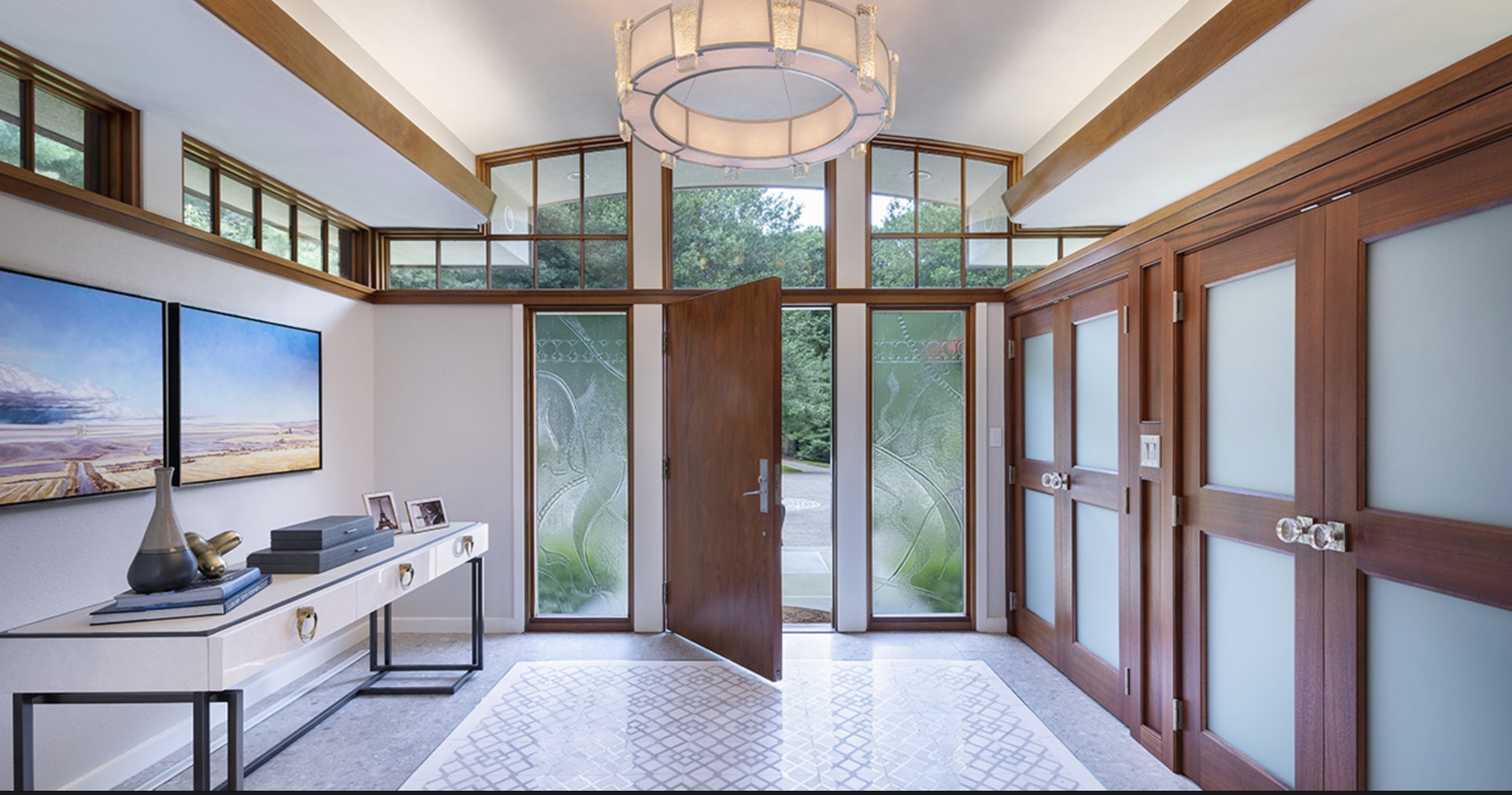 gray computer monitor