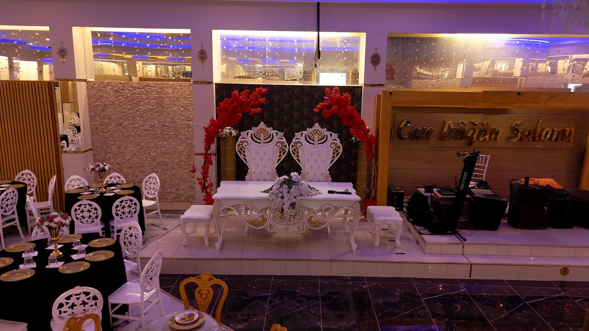 black and white bed linen