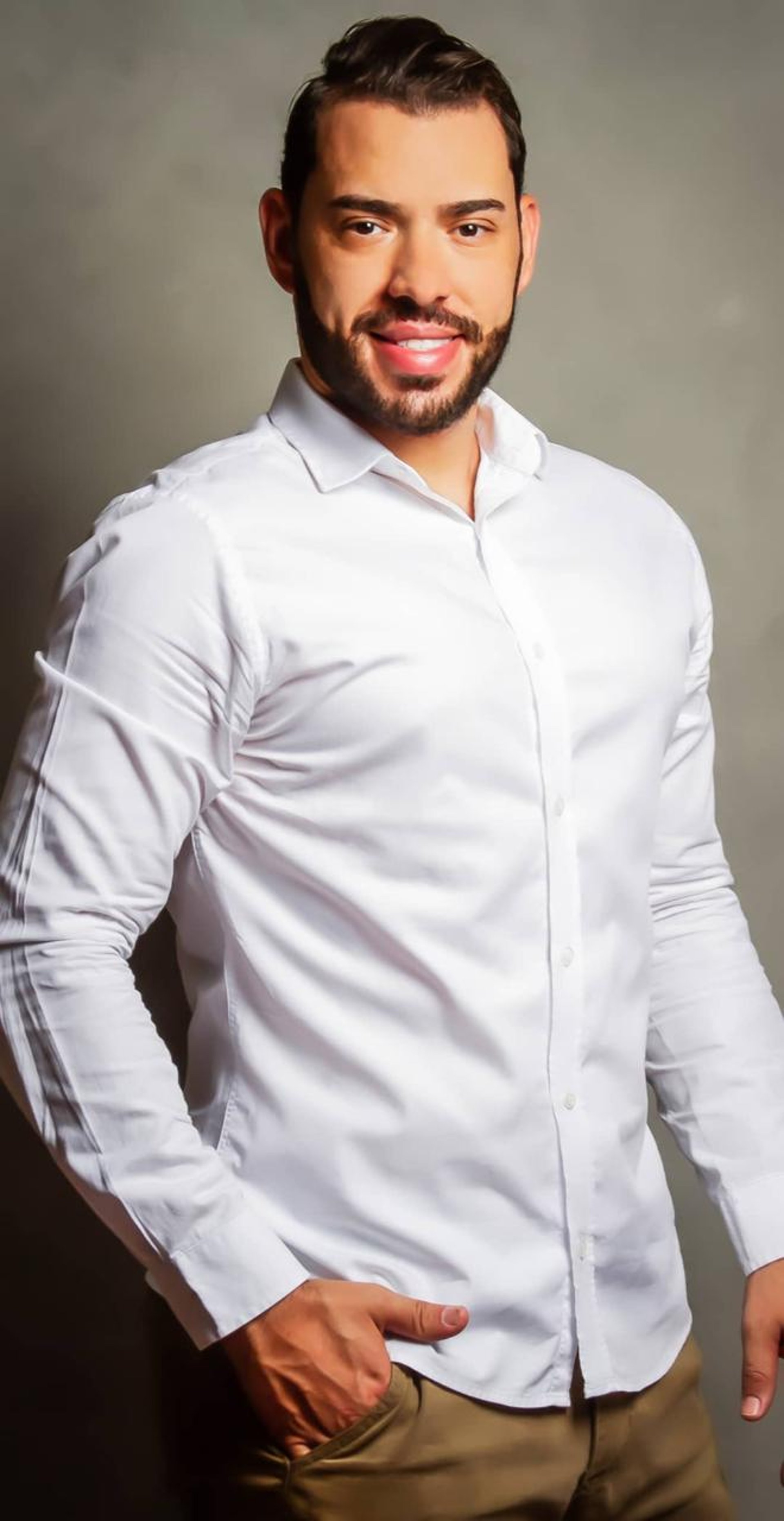 gray computer monitor