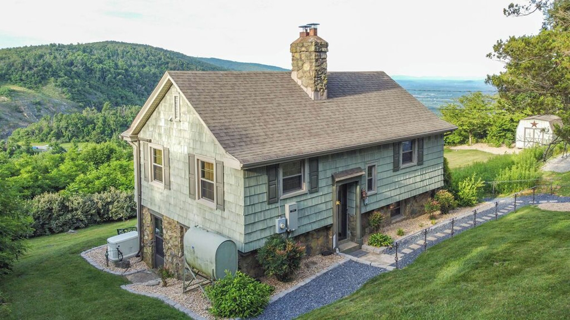 black and white bed linen