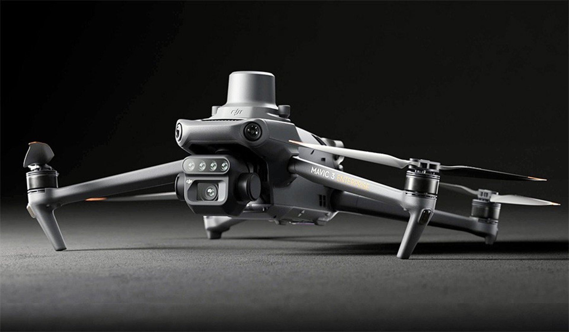 Dron DJI mavic 3 multiespectral con módulo RTK para teledetección aérea de alta precisión en fincas agrícolas.