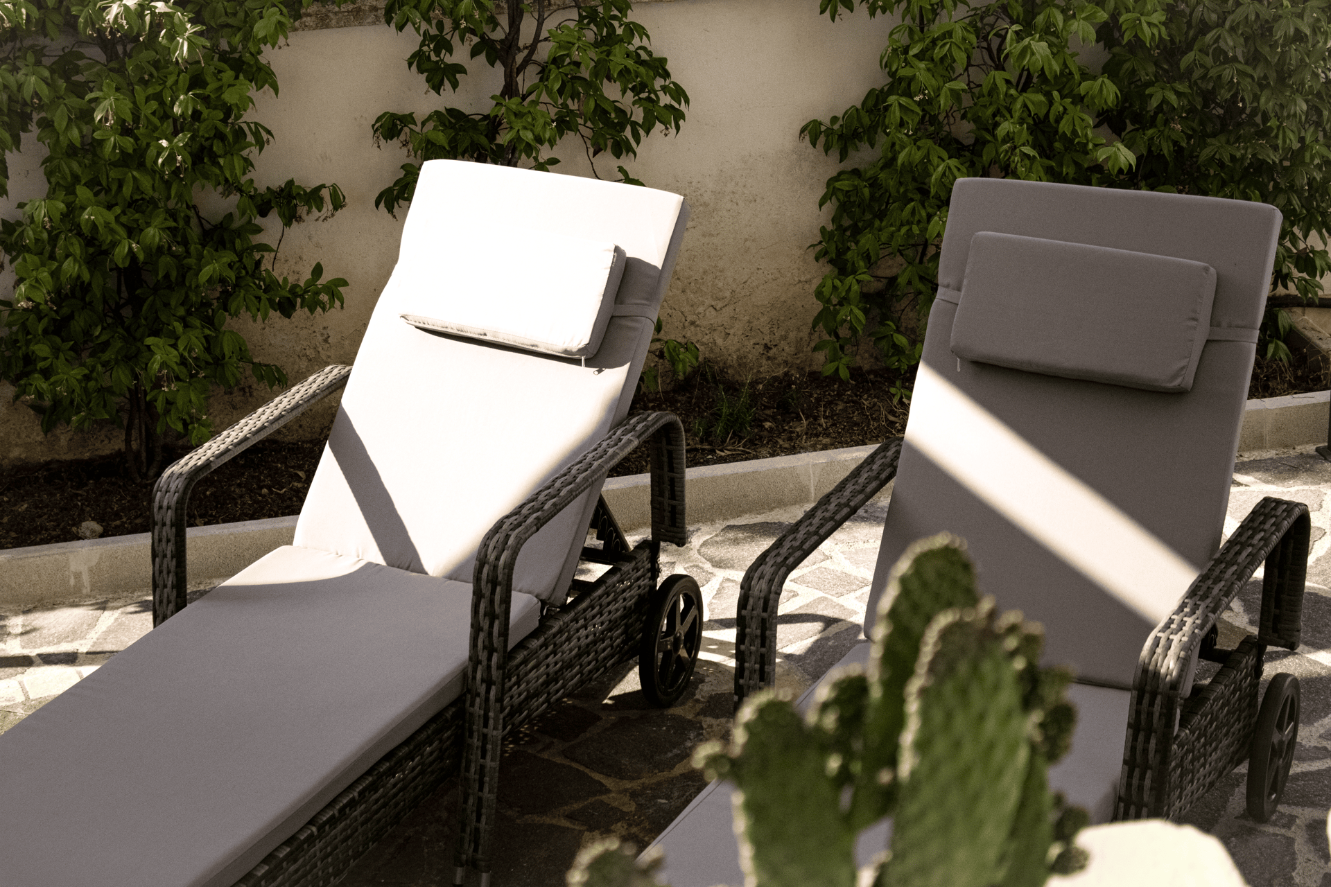 gray computer monitor