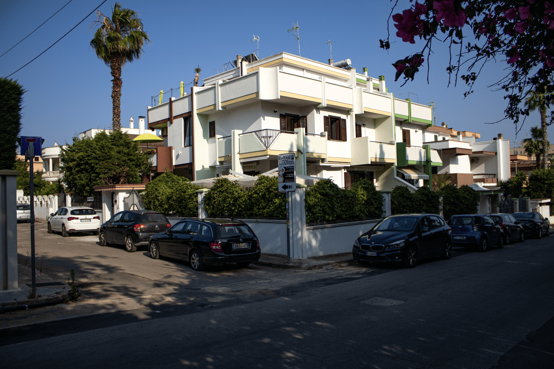 black and white bed linen
