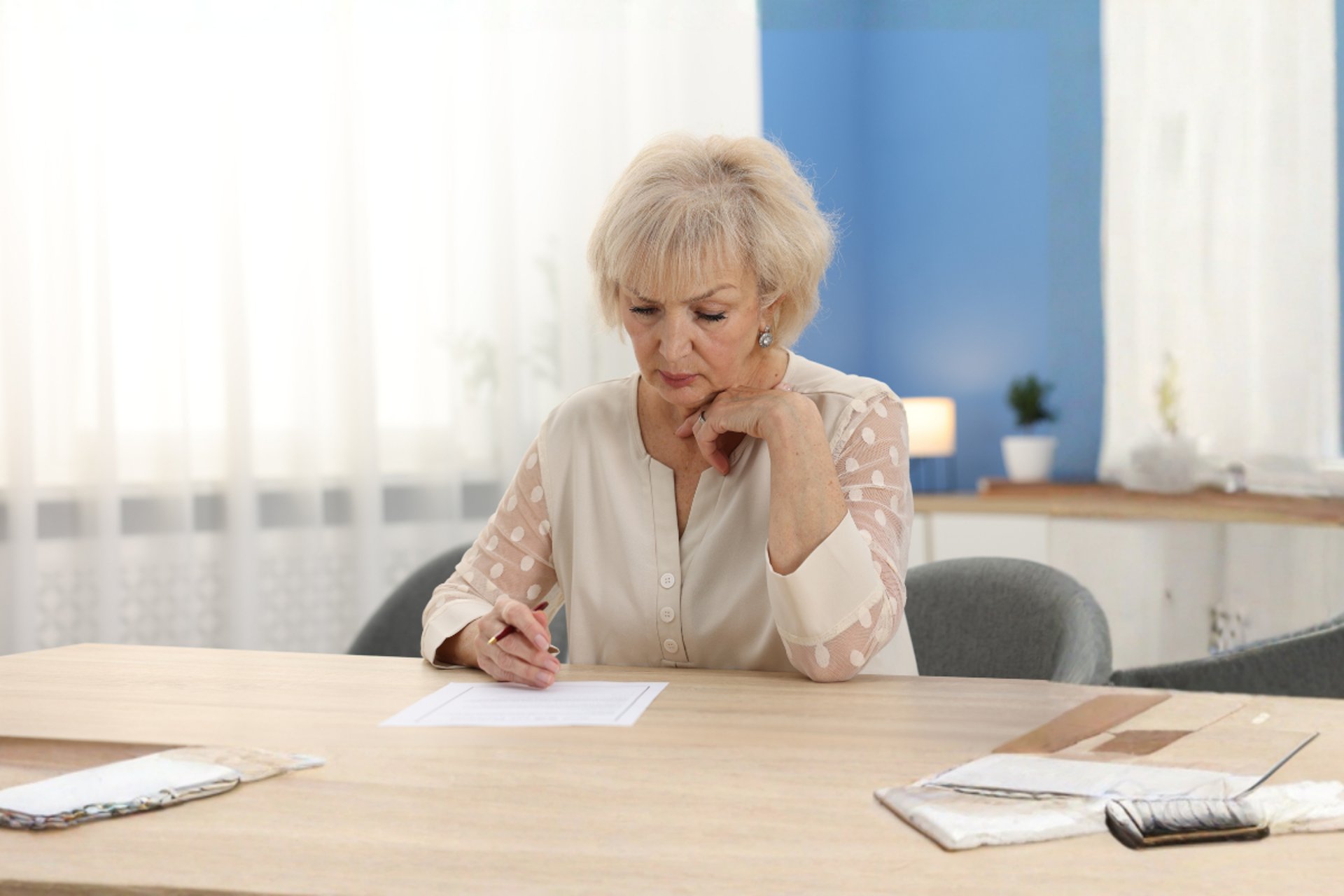 black and white bed linen