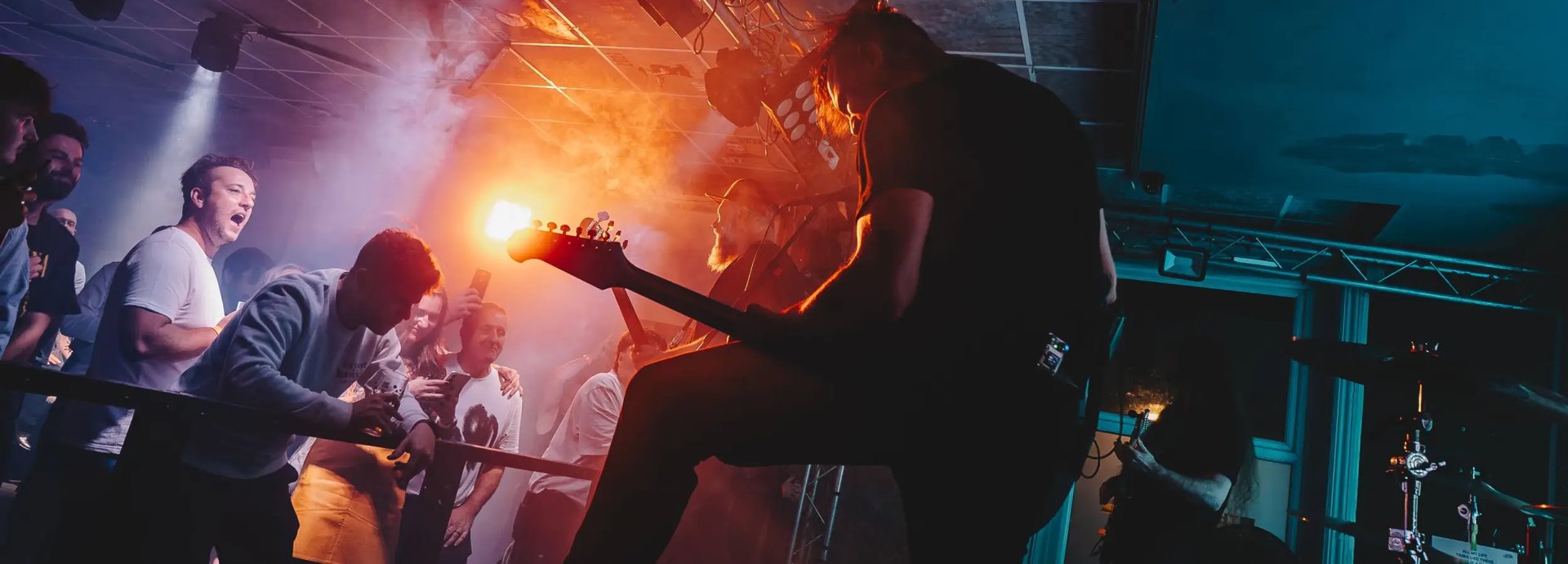 black and white bed linen