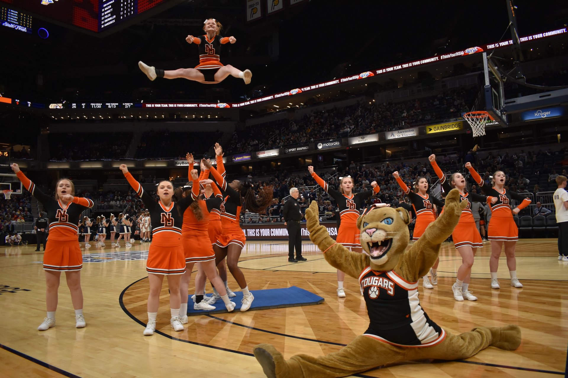 gray computer monitor