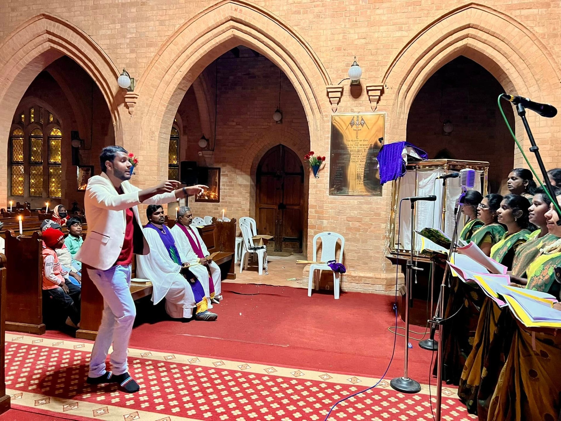 gray computer monitor