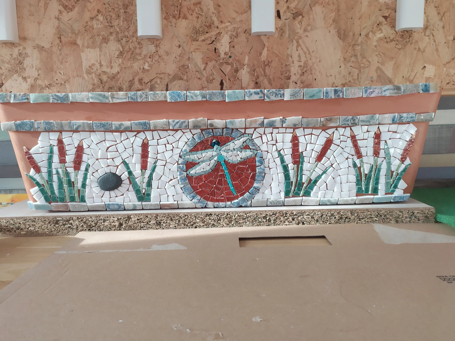 Jardinière en mosaïque dessin libellule