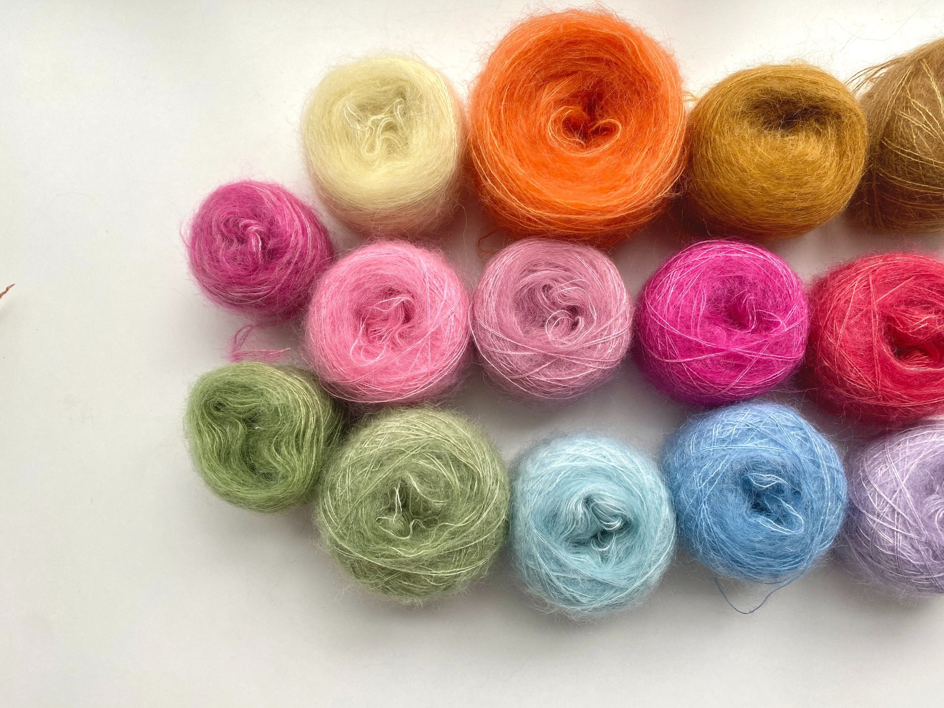 gray computer monitor