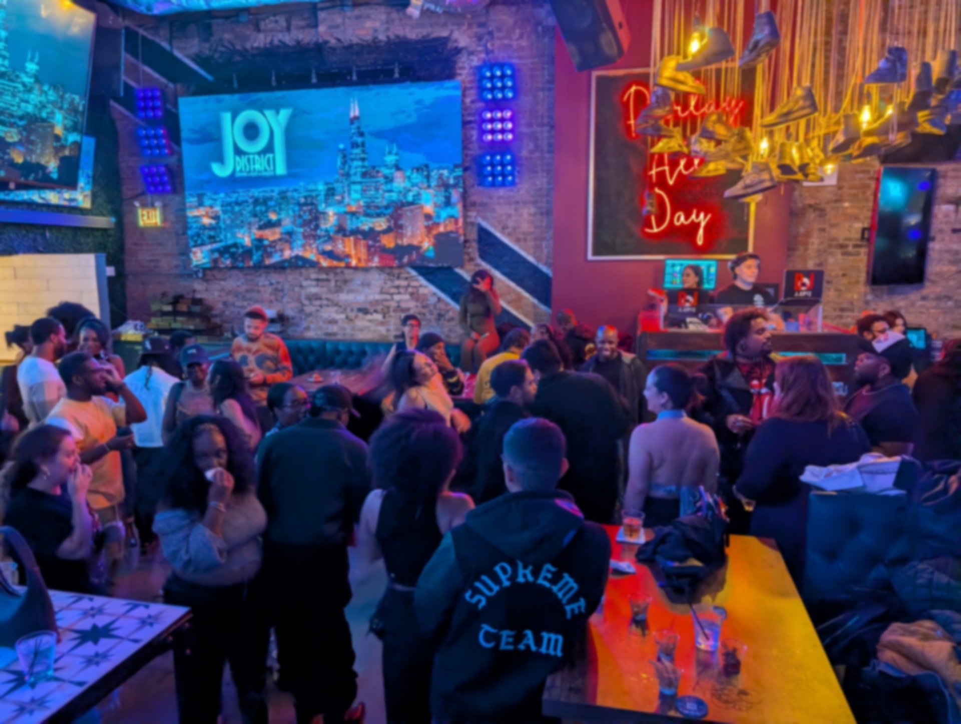 gray computer monitor