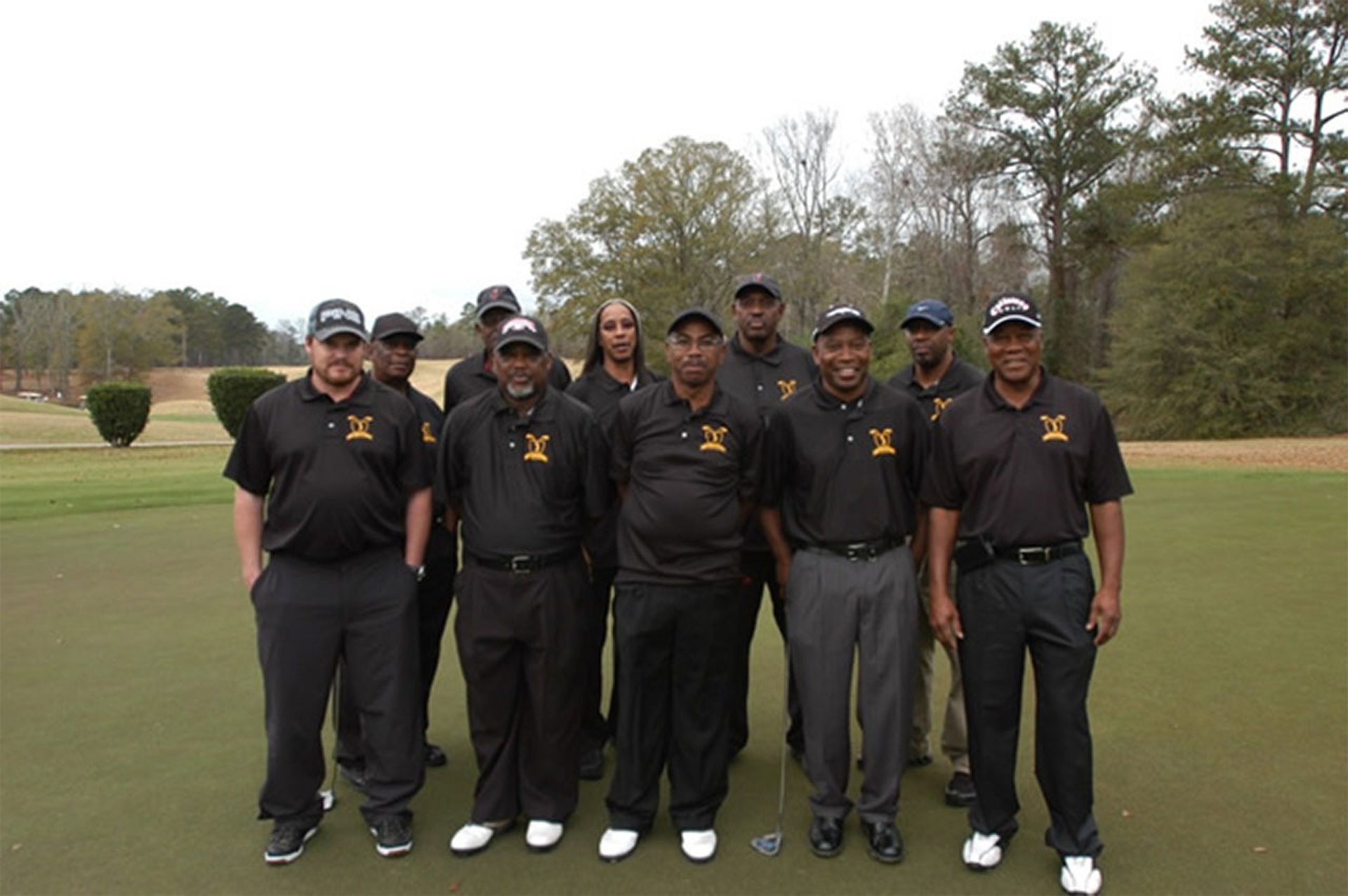 SAAG image of Bi-City Golf Club group photo all in black.