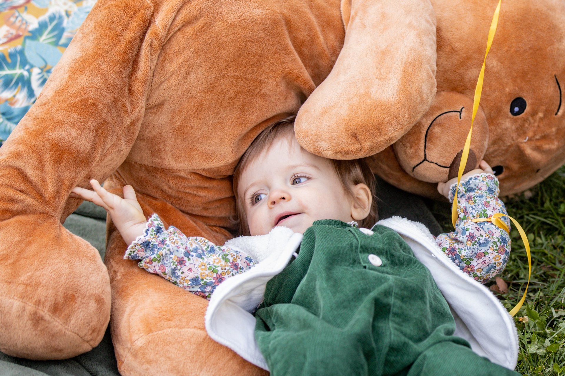 an abstract photo of a curved building with a blue sky in the background