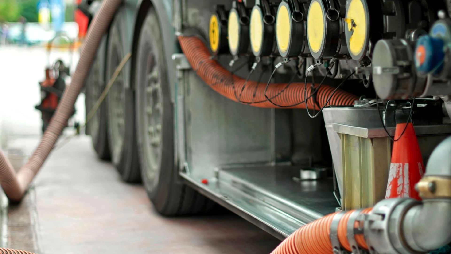 "Fuel tank truck compartments with delivery valves and petroleum transport equipment"