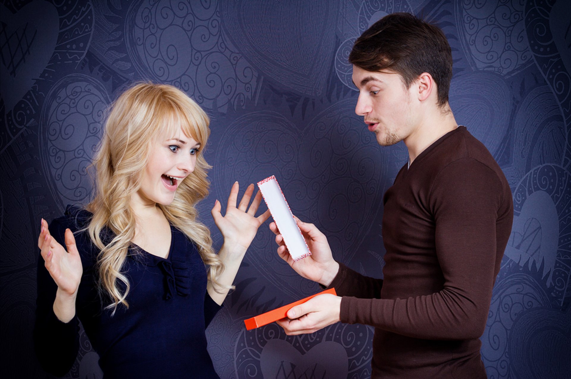 black and white bed linen