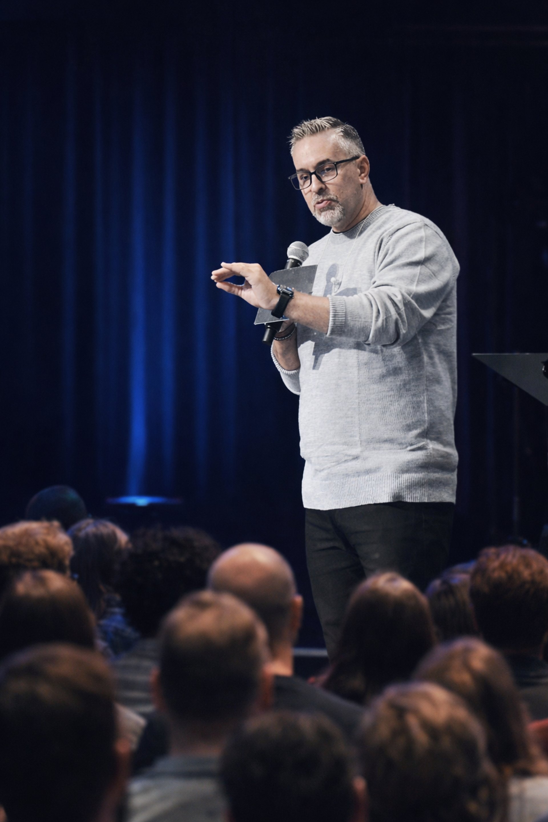 gray computer monitor