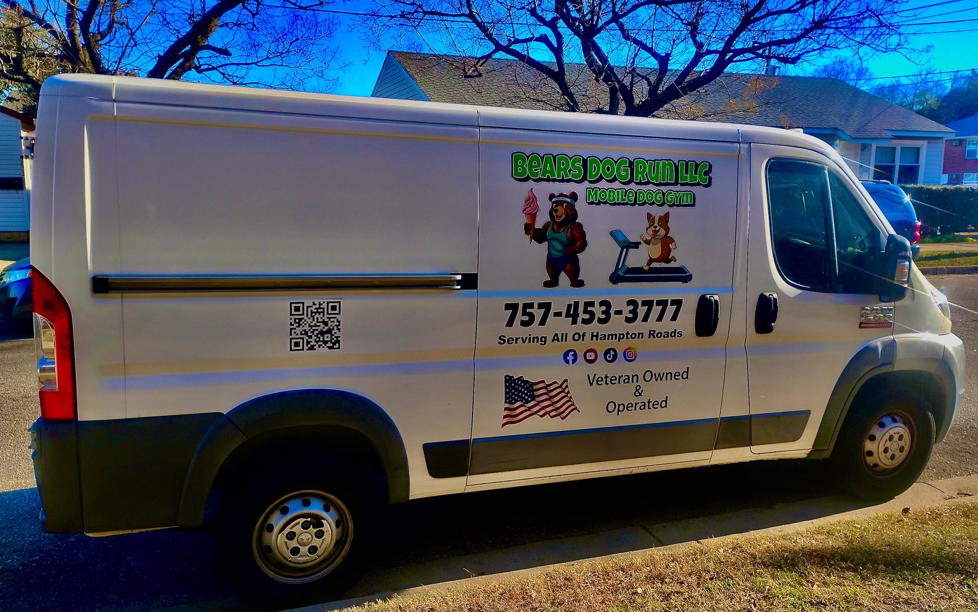 gray computer monitor