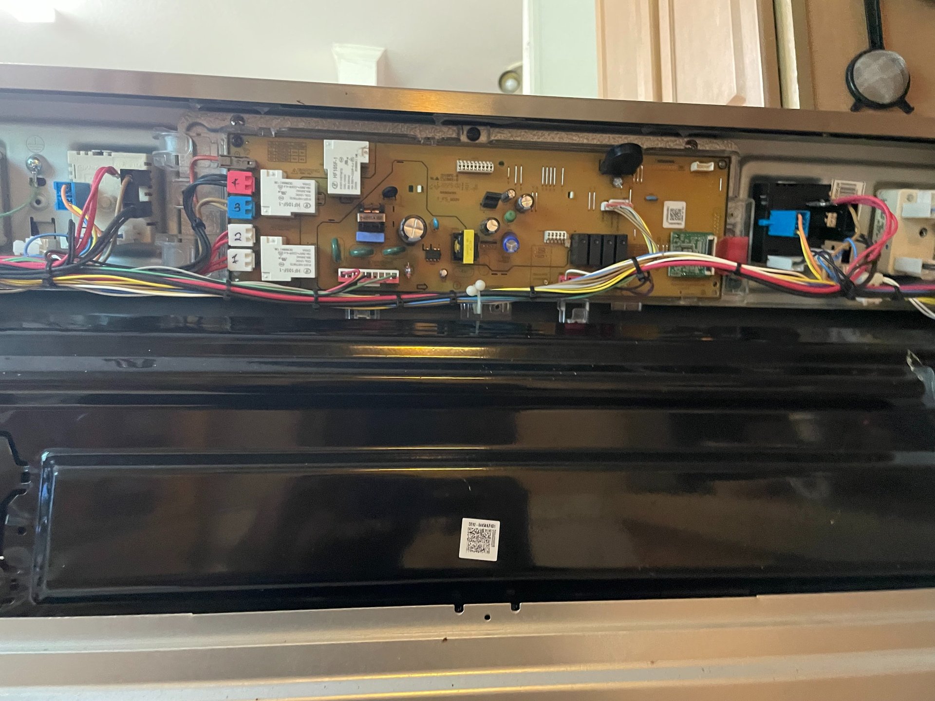 gray computer monitor