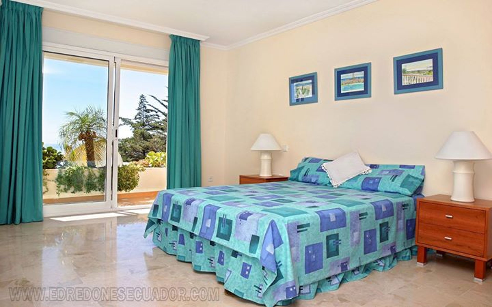 black and white bed linen