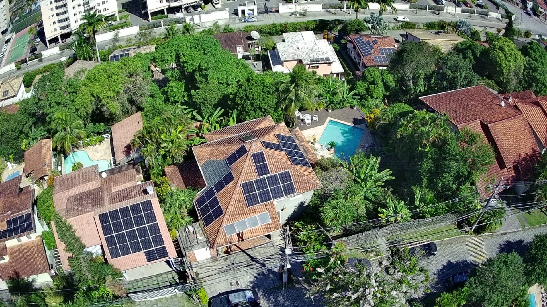 gray computer monitor