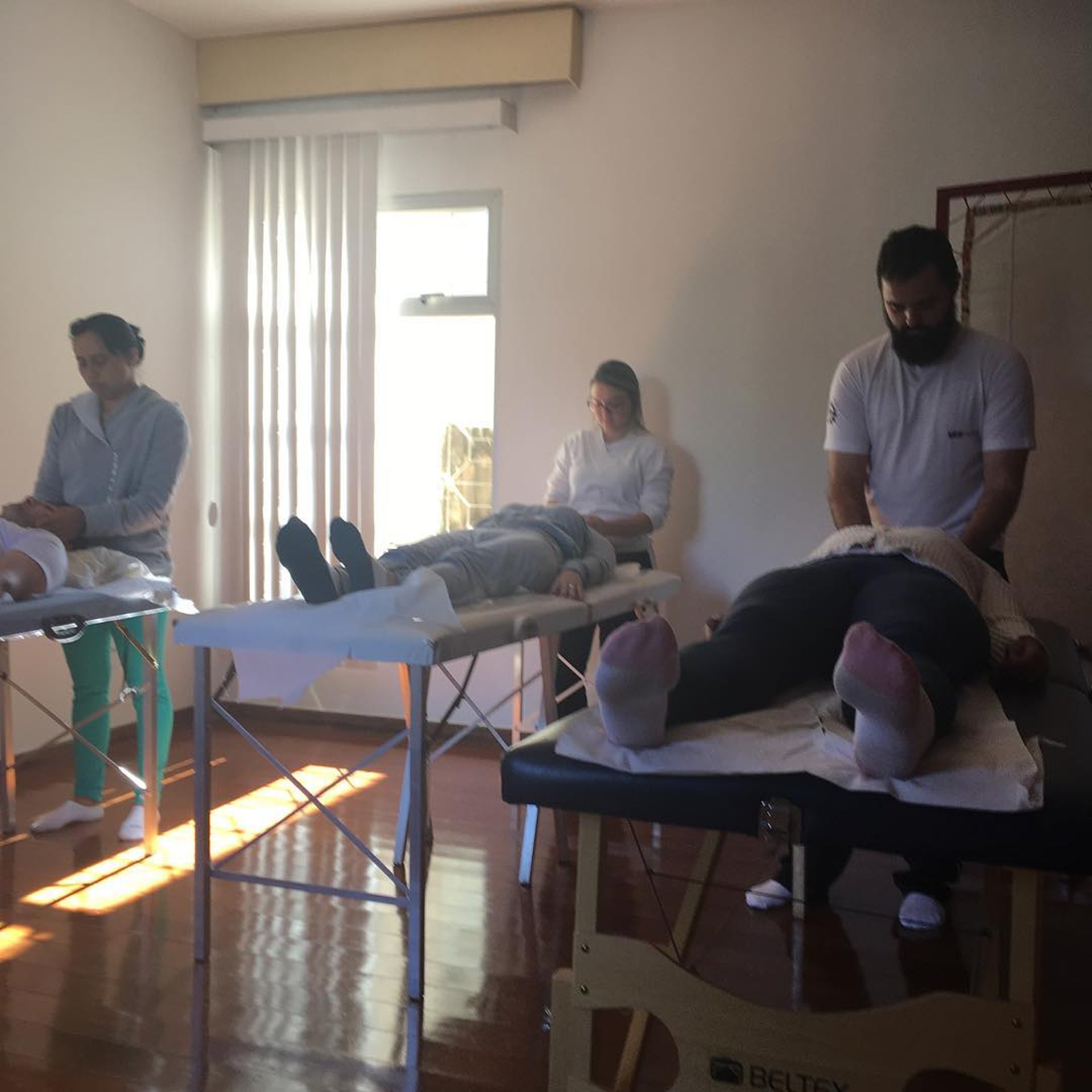 gray computer monitor