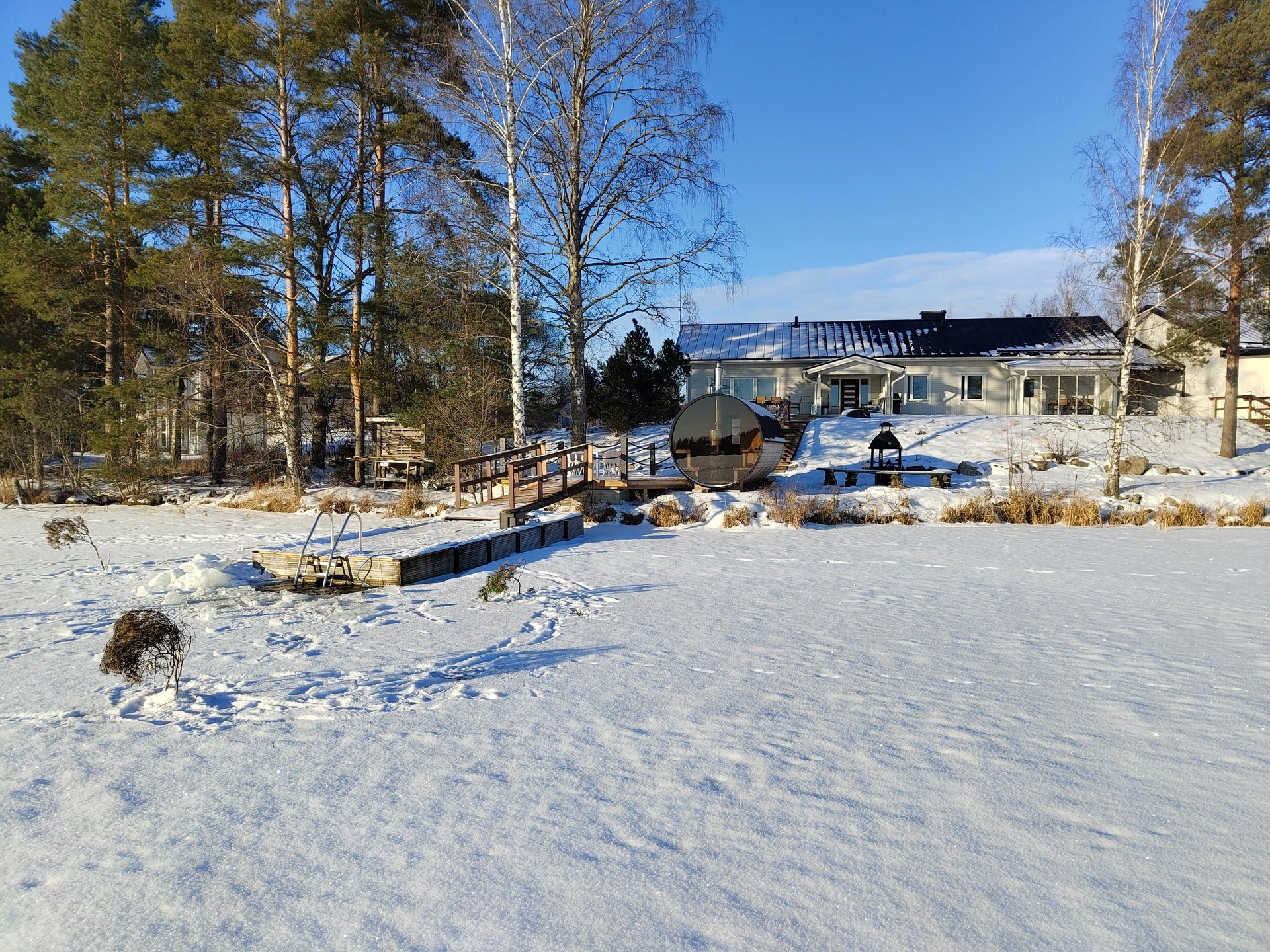 black and white bed linen