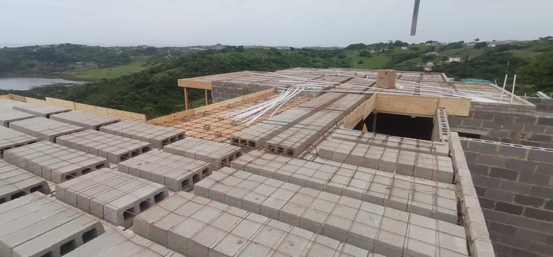 gray computer monitor