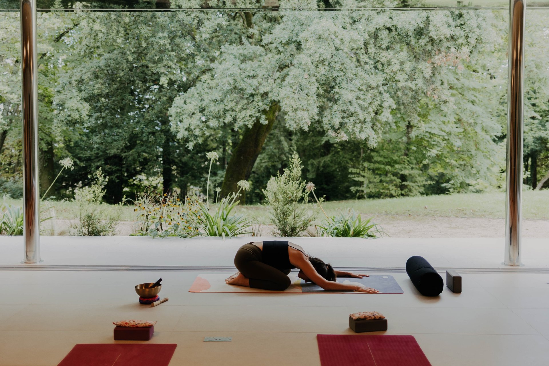 black and white bed linen