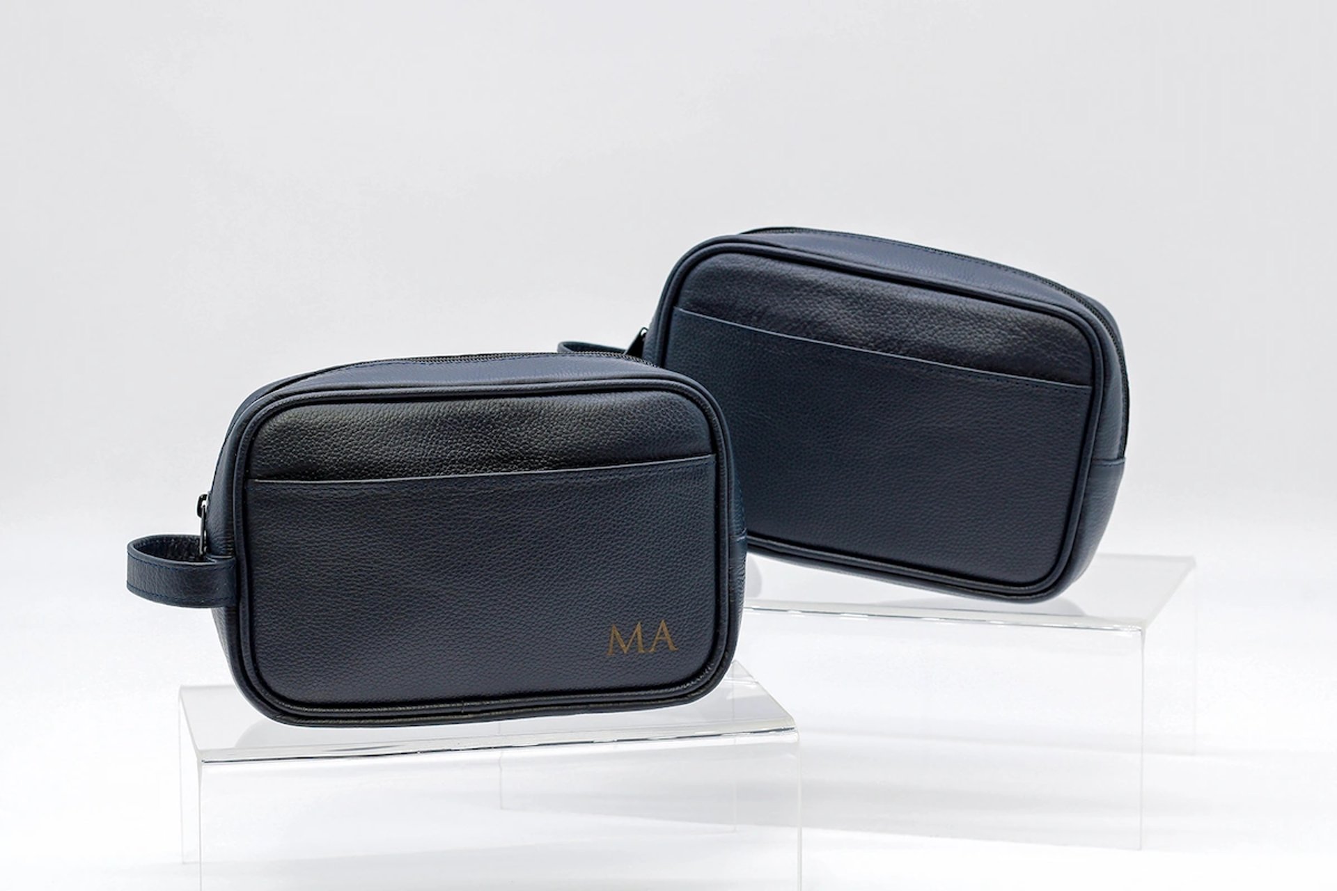 Cosmetiquera en cuero mediana personalizada por Heros Leather