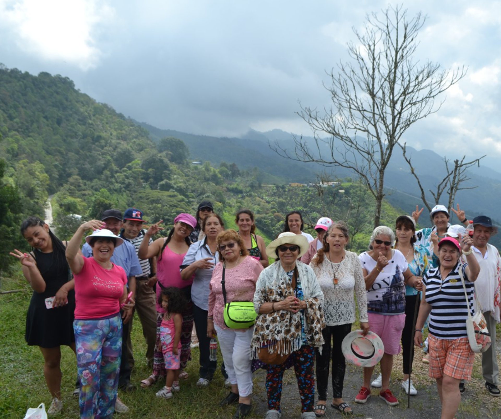 gray computer monitor