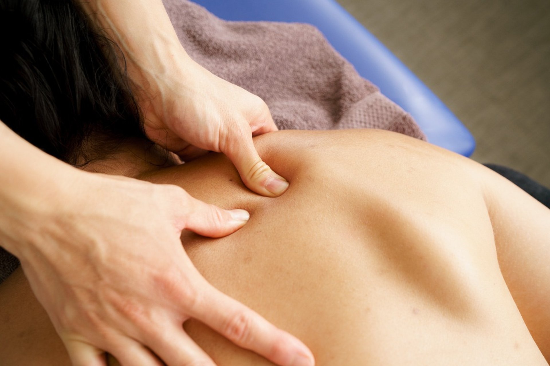 gray computer monitor