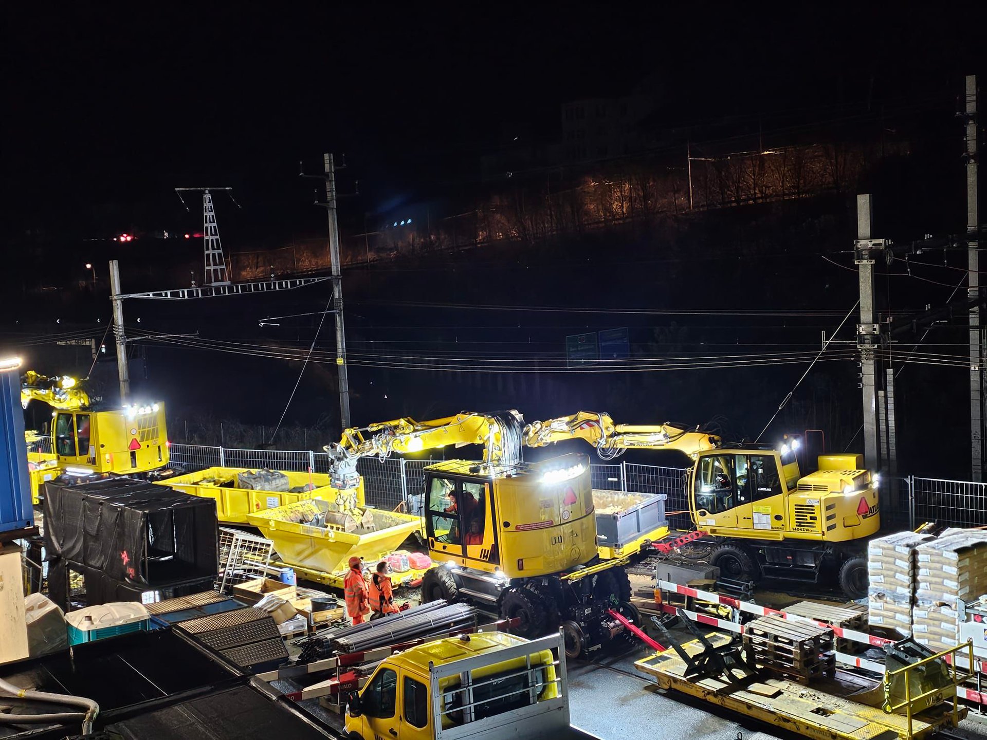 black and white bed linen
