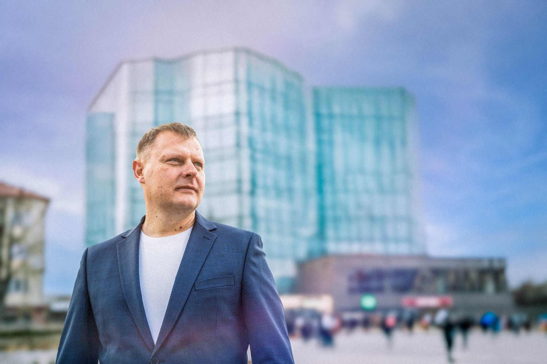 black and brown leather padded tub sofa