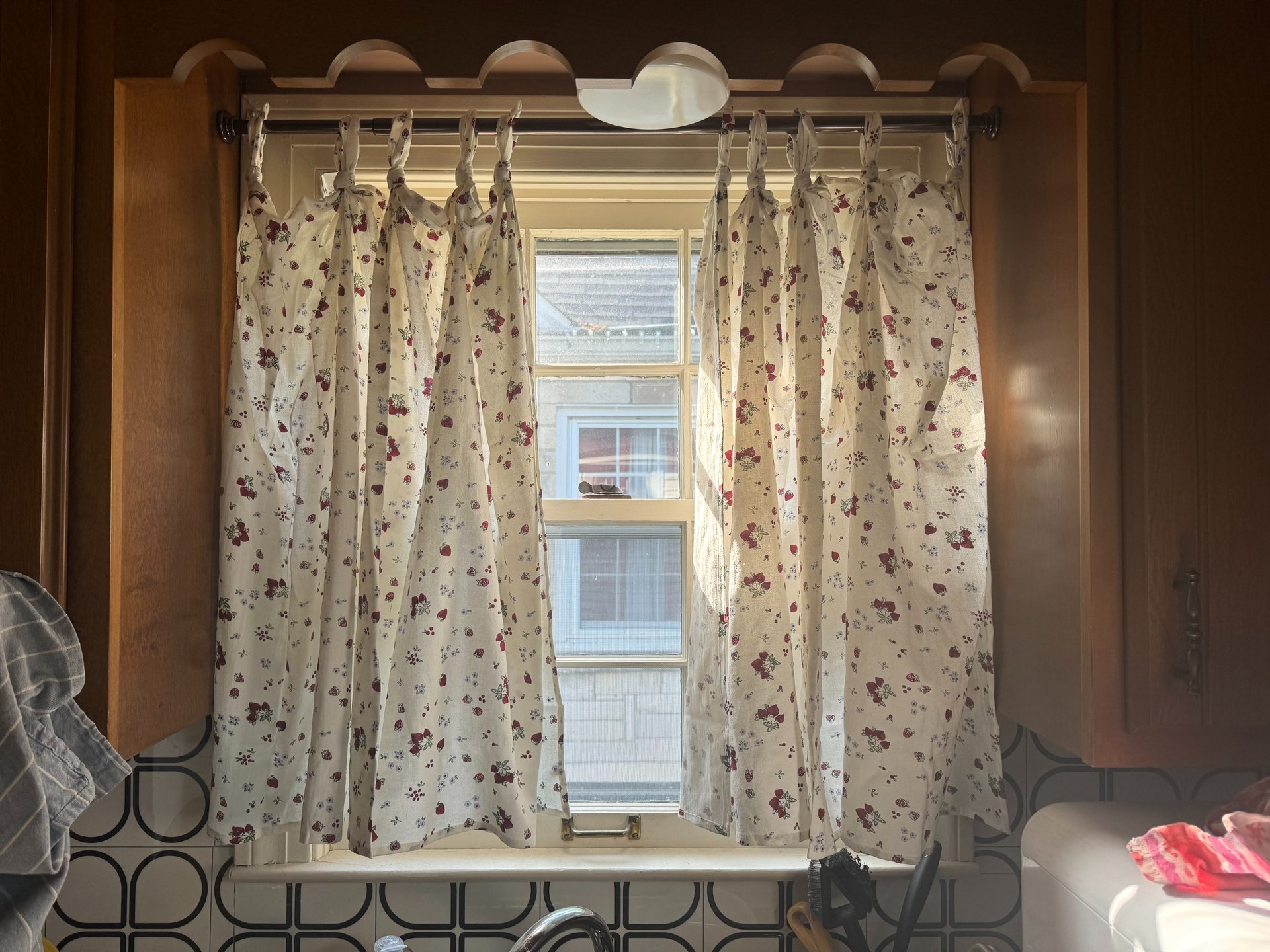 black and white bed linen