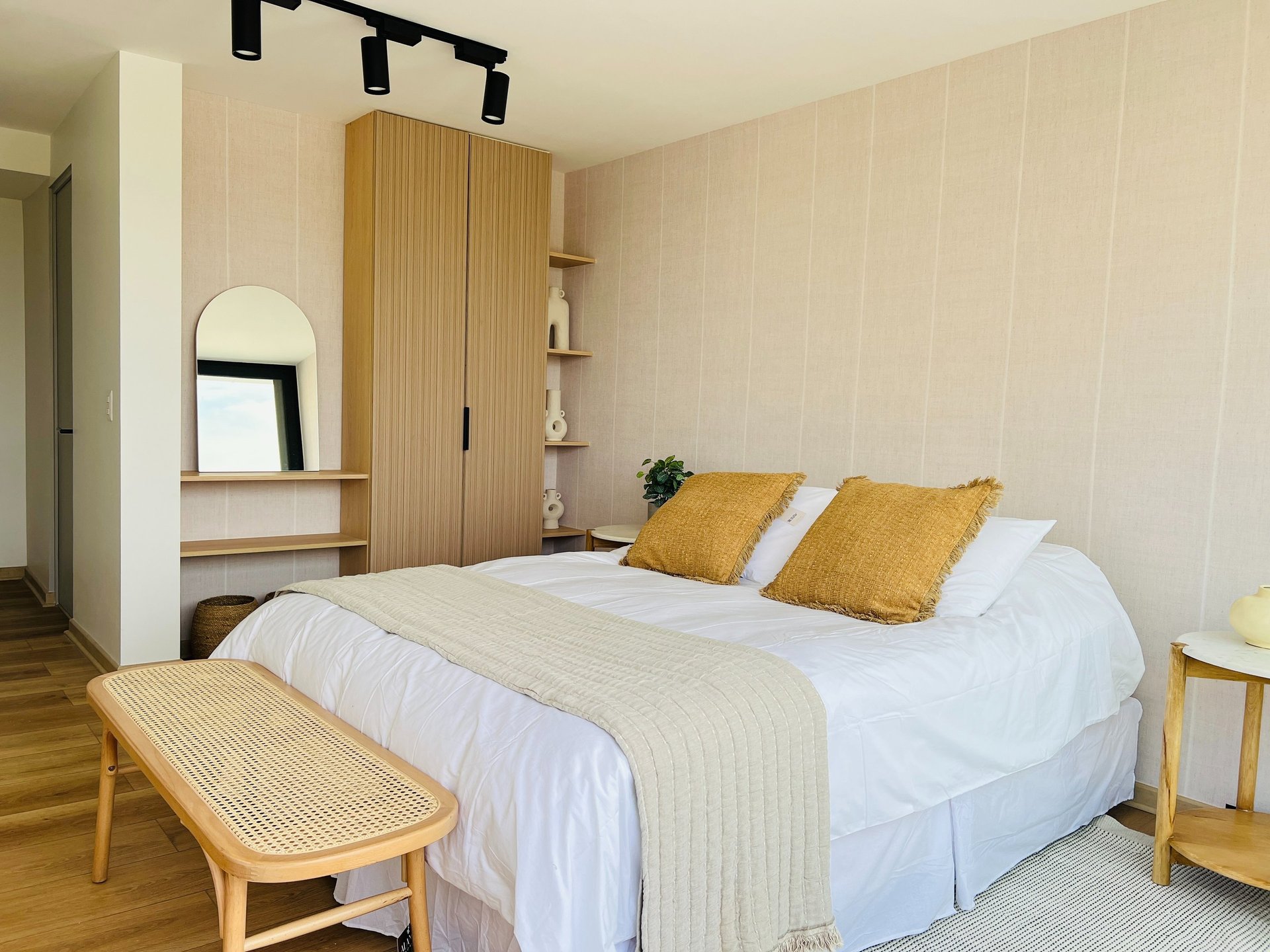 black and white bed linen