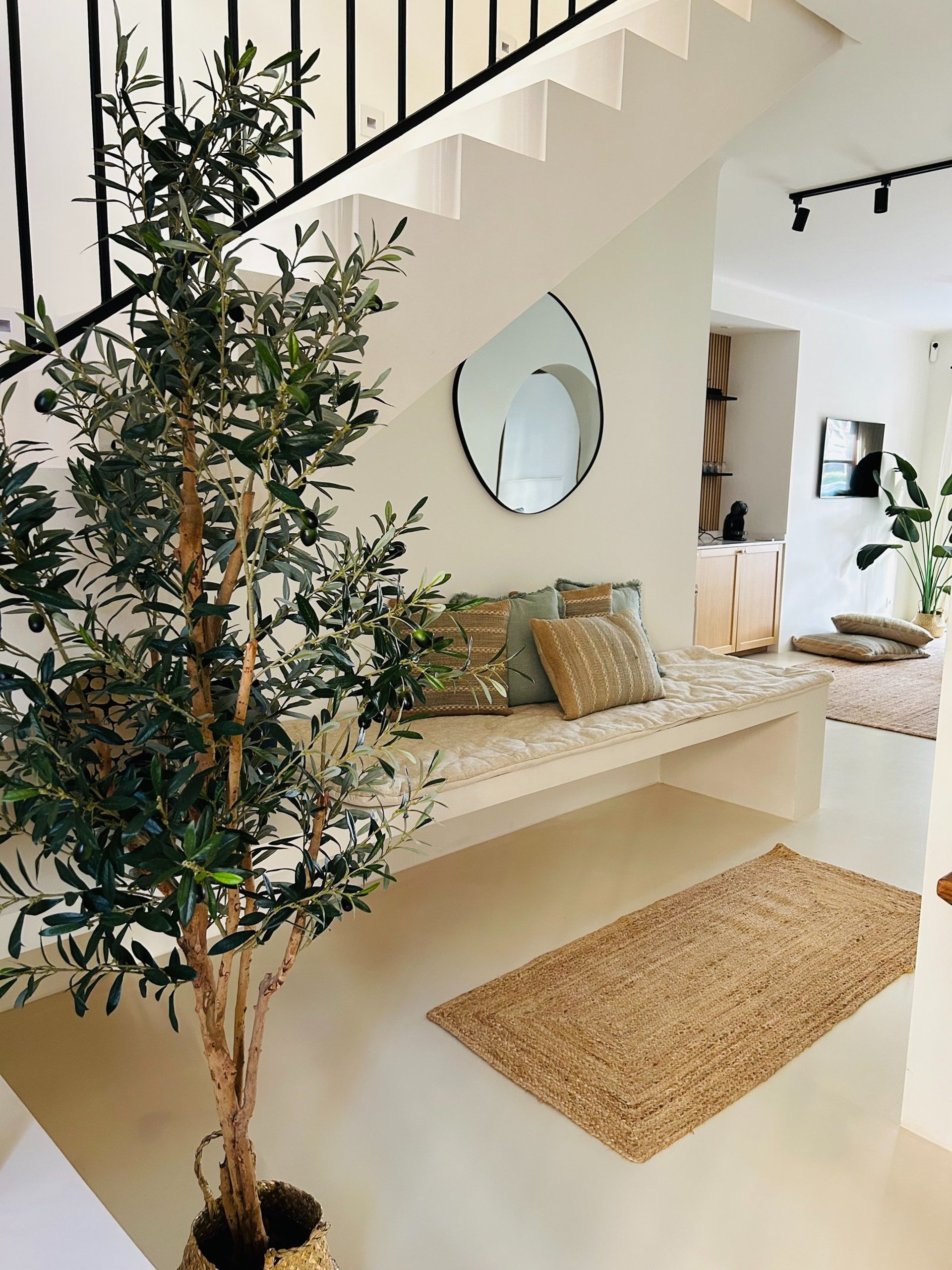 black and white bed linen