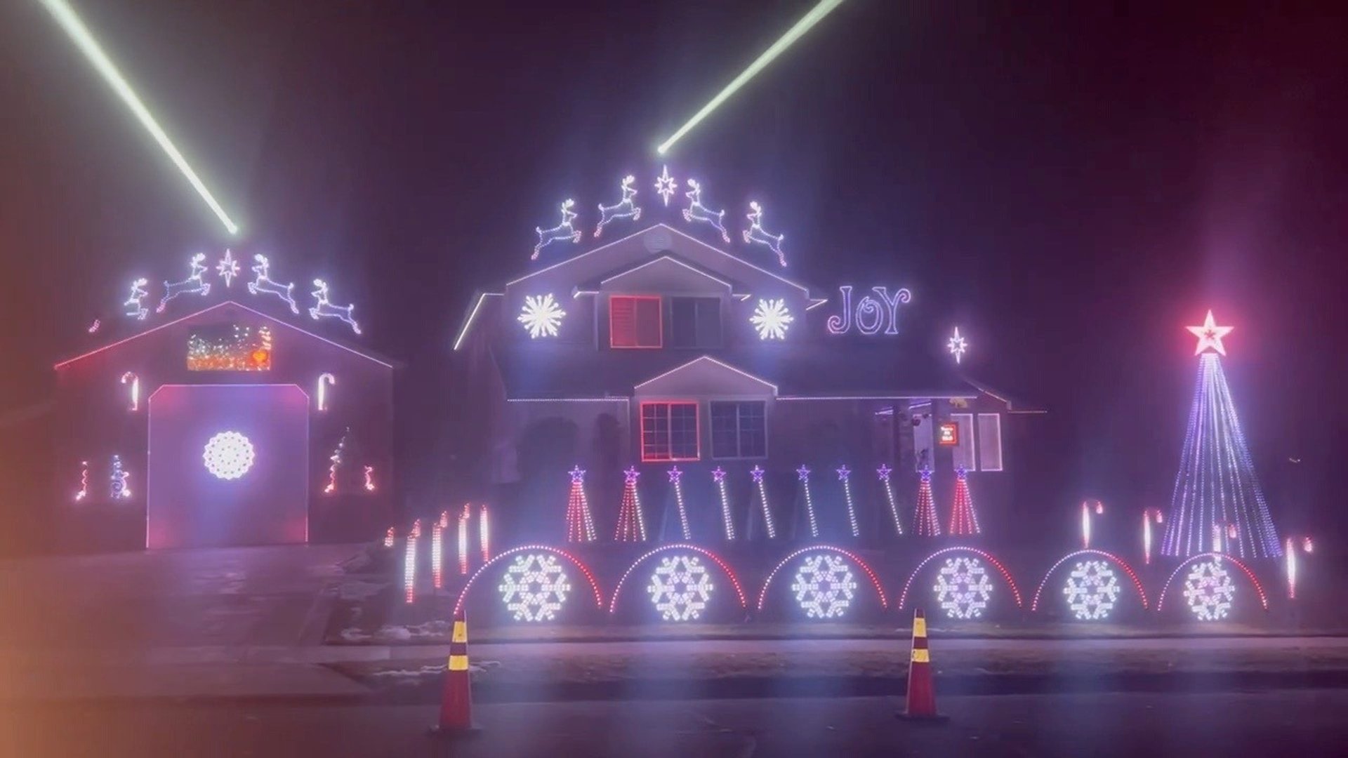 gray computer monitor