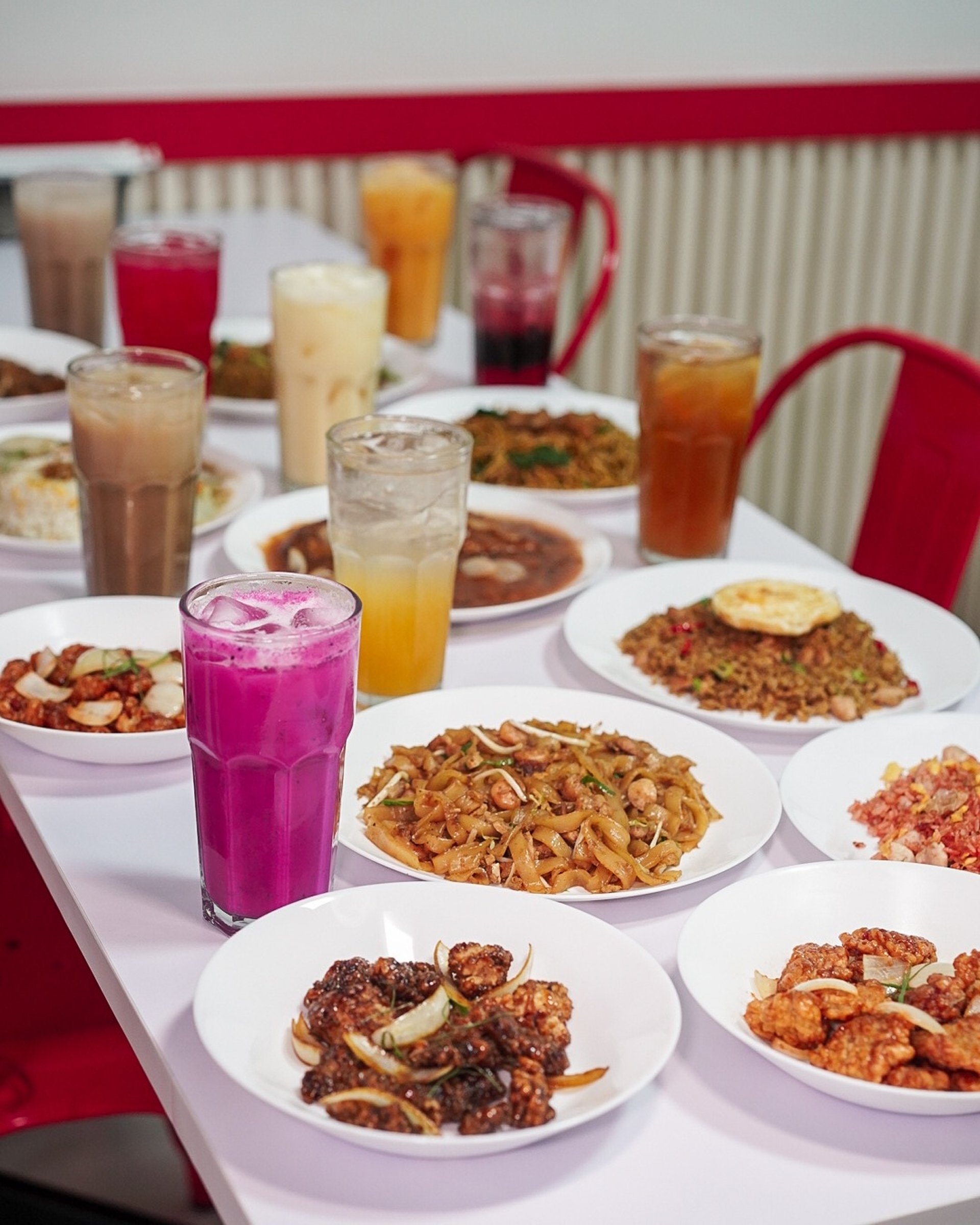 gray computer monitor