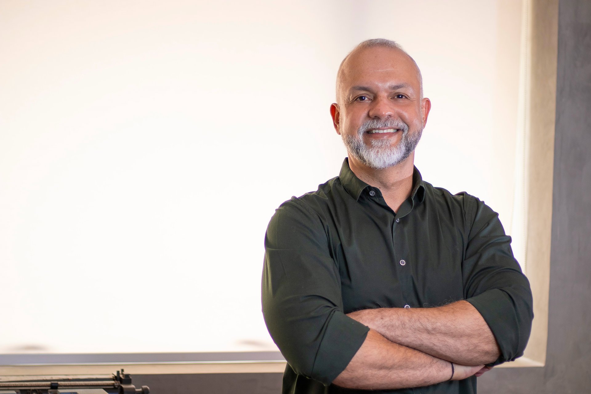 black and brown leather padded tub sofa