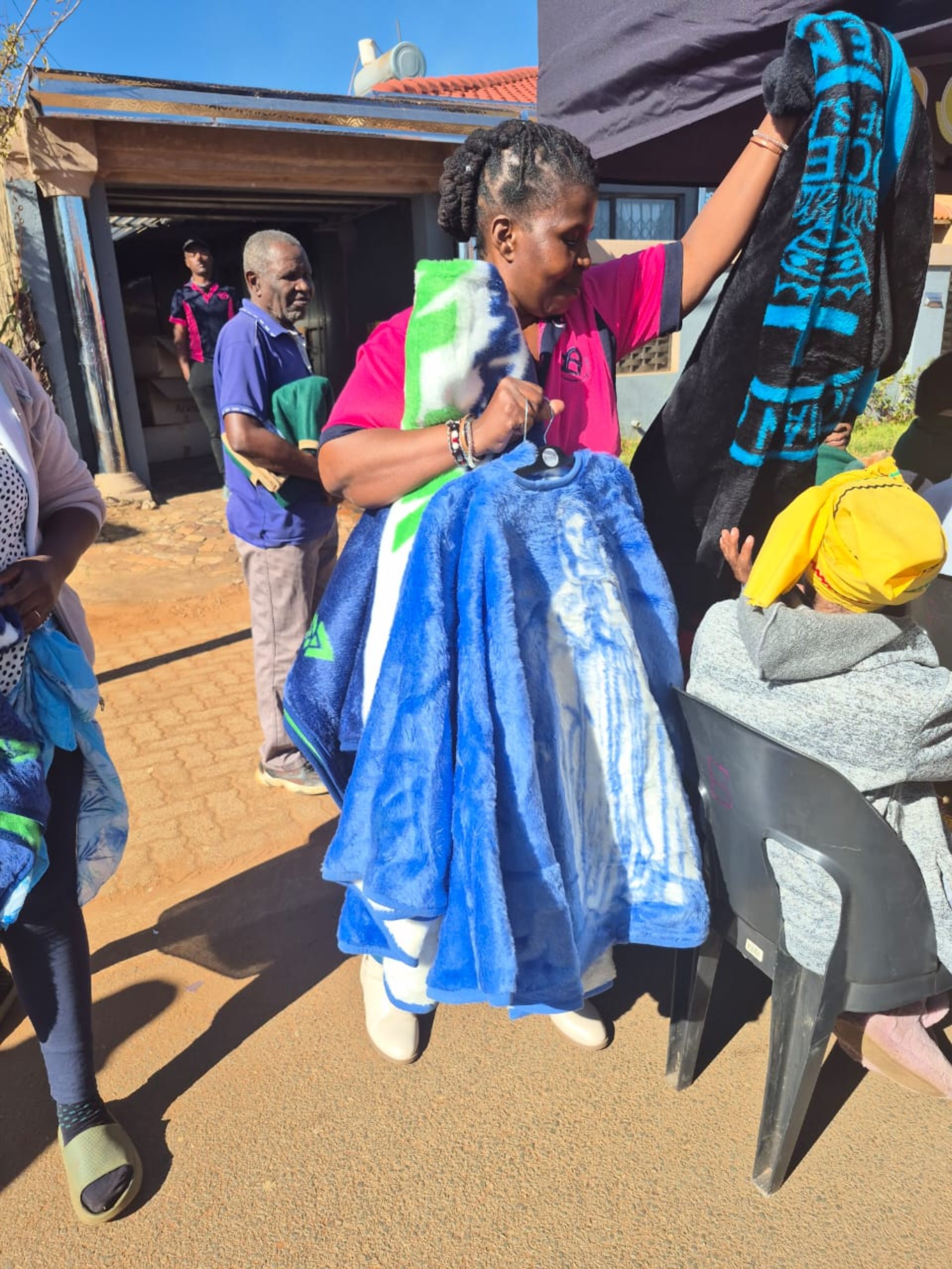 black and white bed linen