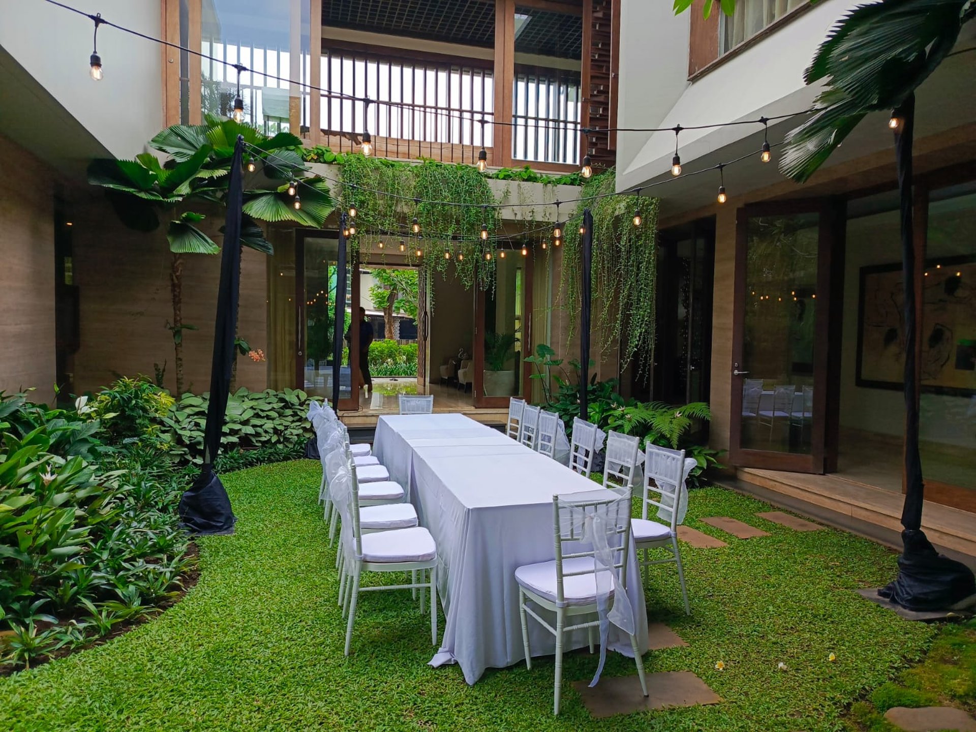 black and white bed linen