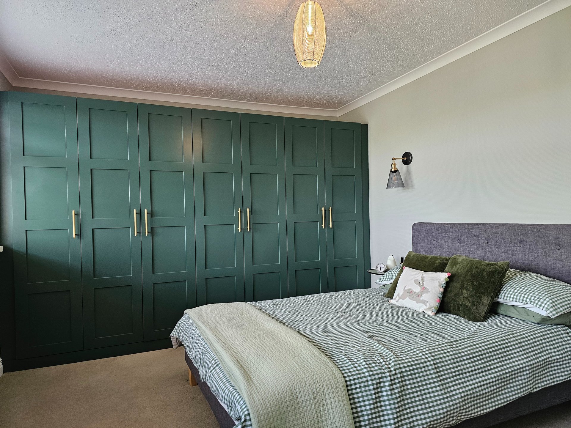 black and white bed linen