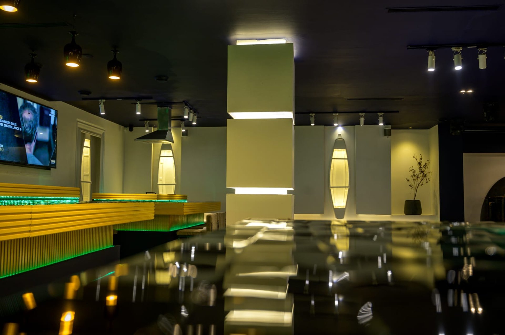 black and white bed linen