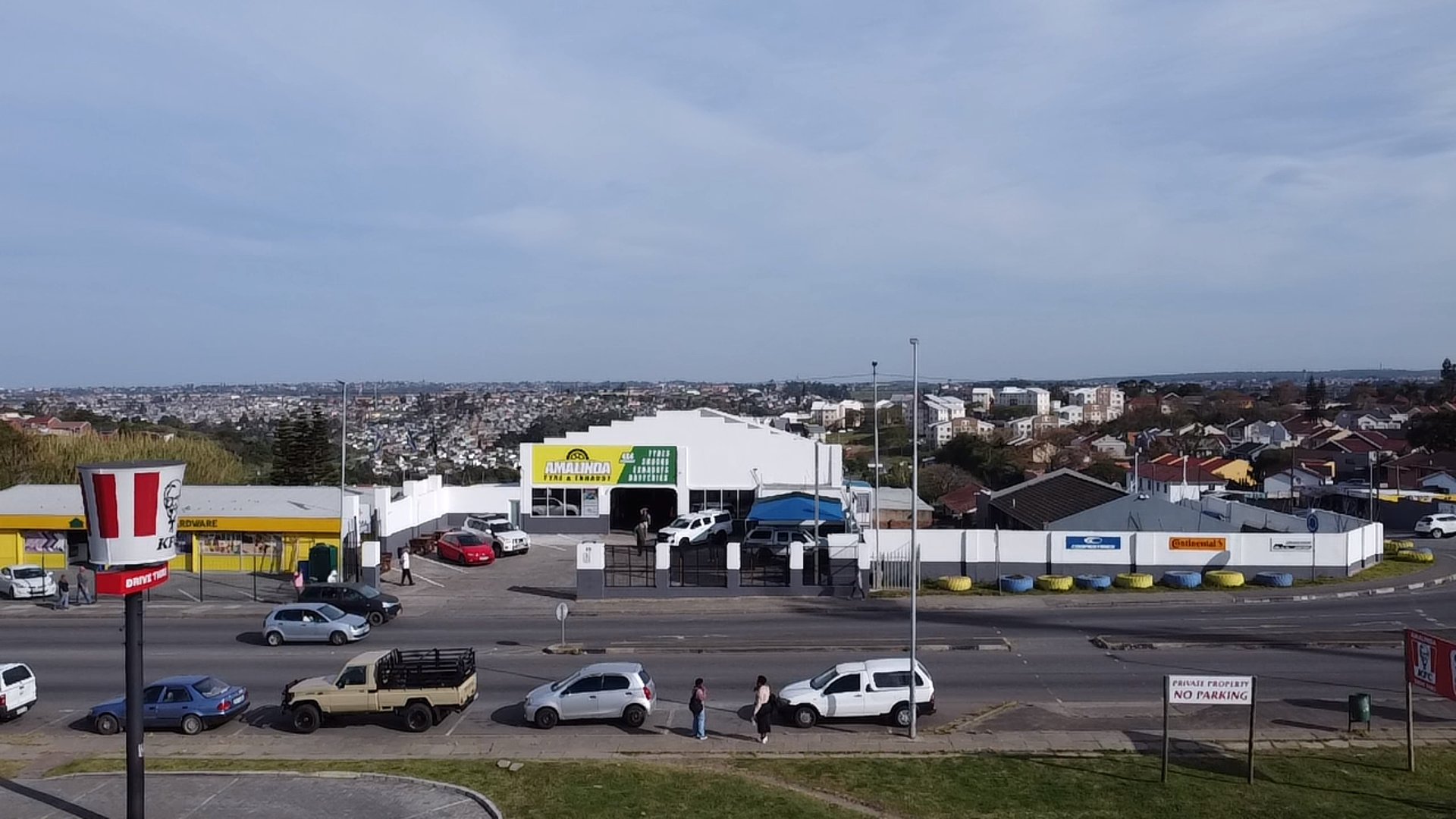 black and white bed linen