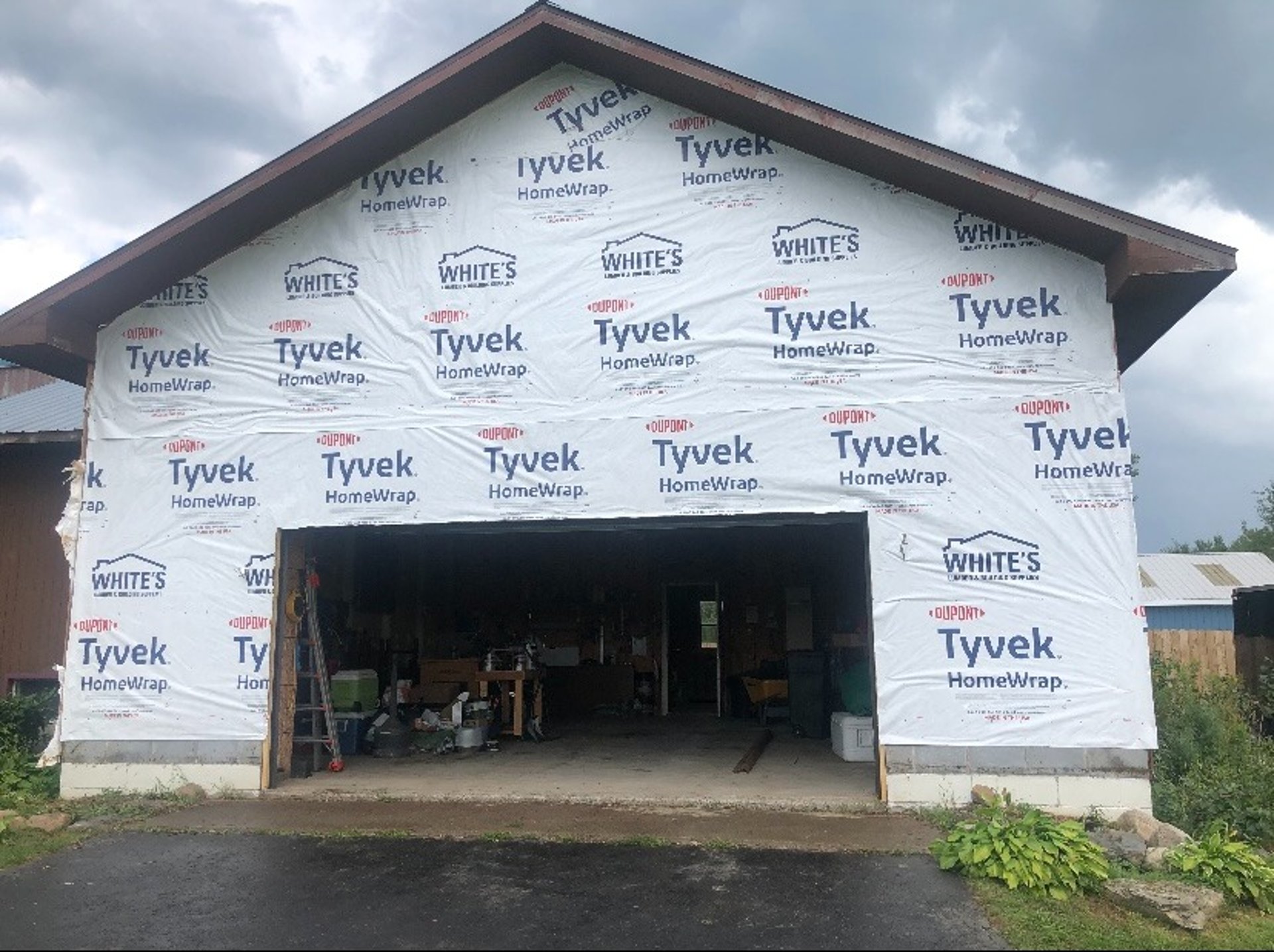 black and white bed linen