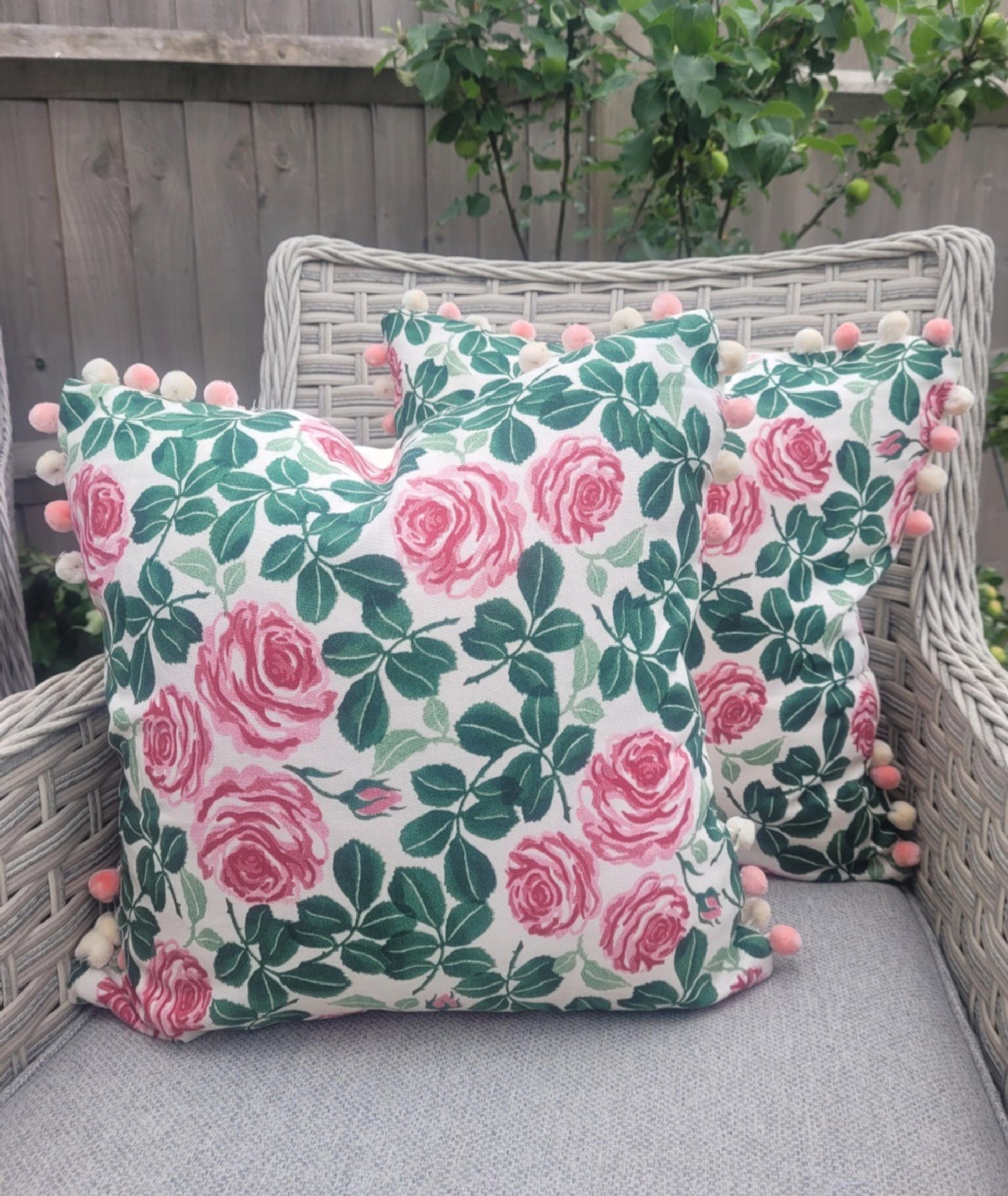 gray computer monitor