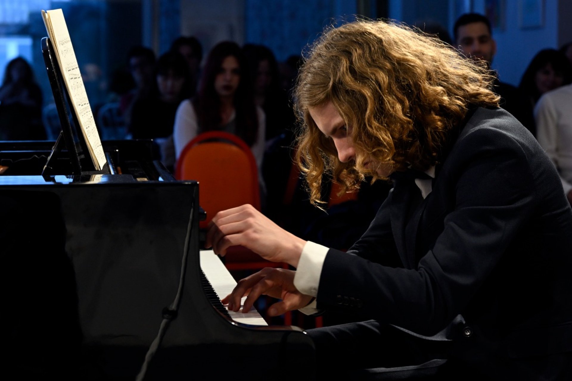 black and white bed linen